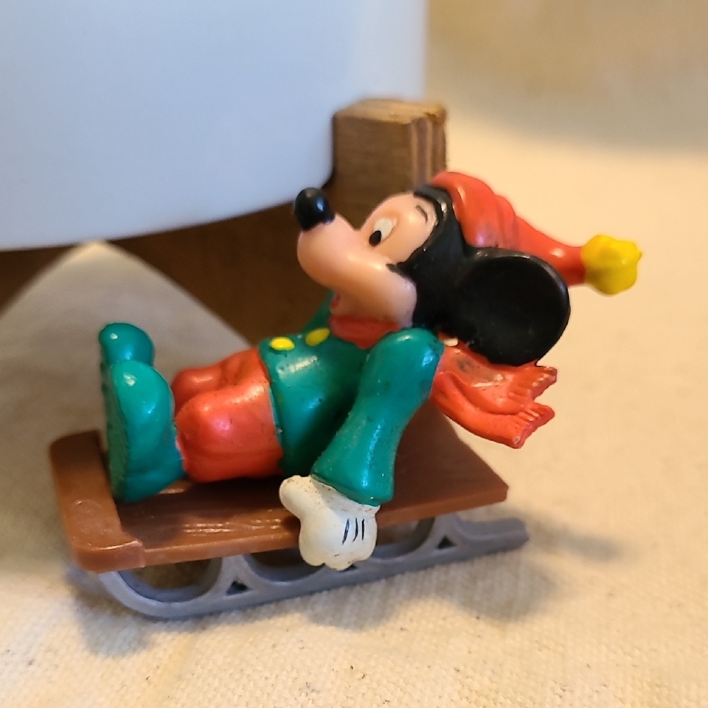 Disney Mickey Mouse Sledding Figurine‎ Red and Green Color Pre-Owned Unisex